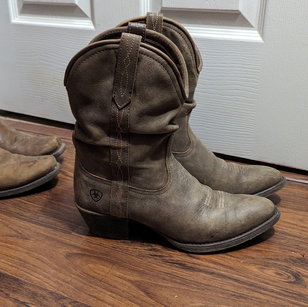 Ariat mid-calf cowboy boot 7.5